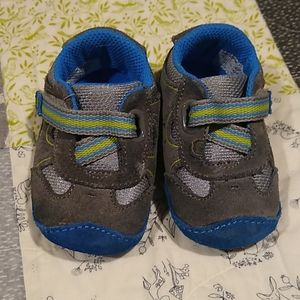 Stride Rite boys toddler/crawler shoes size 3